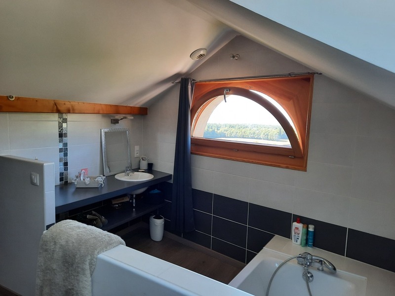 Salle de bains avant rénovation — Perrignier